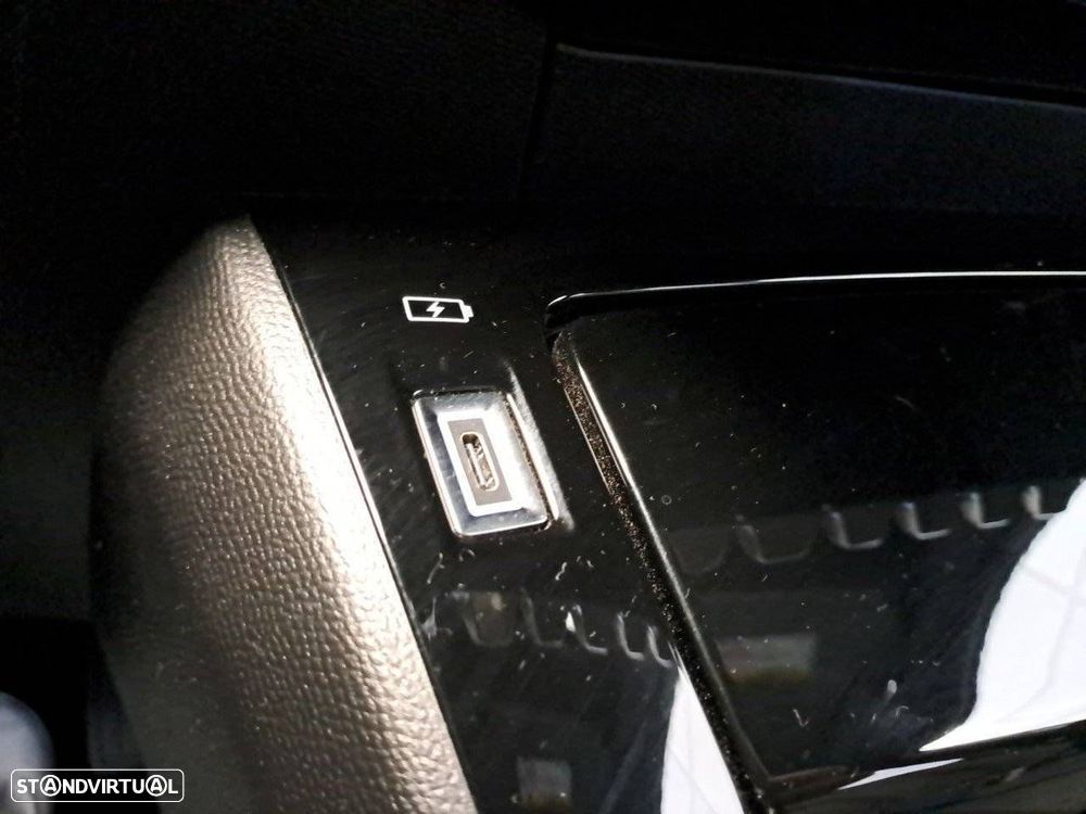 Peugeot e-2008 54 kWh Allure - 22