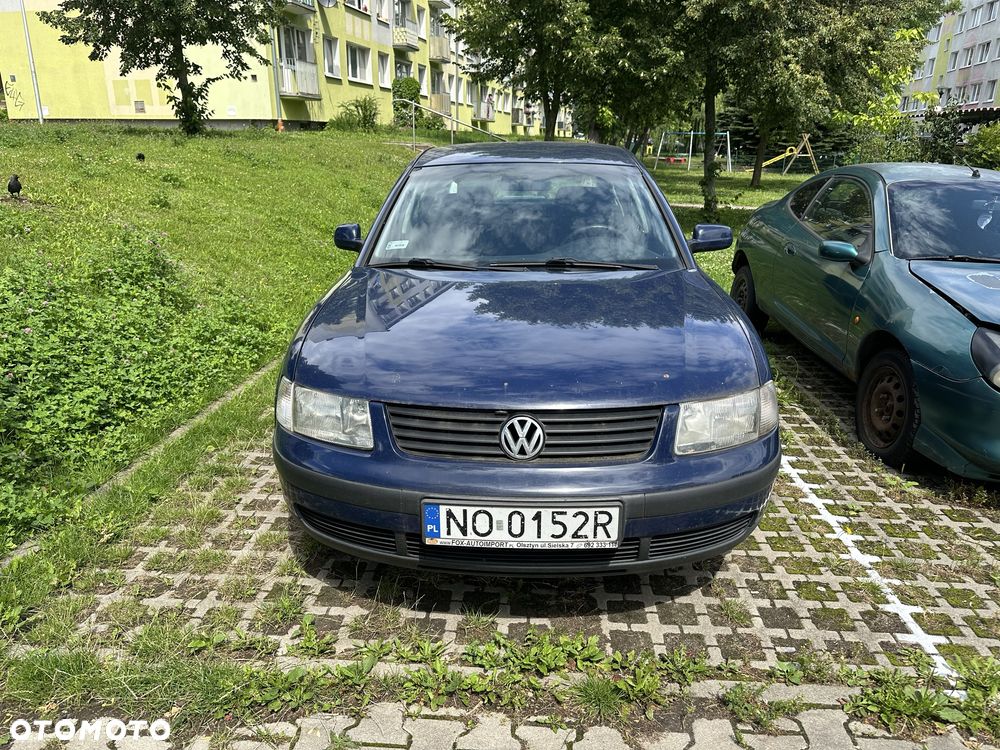 Volkswagen Passat - 1