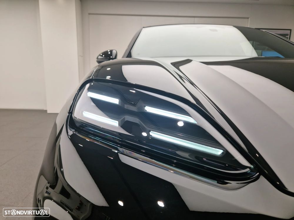 Porsche Macan Electric 4 - 11