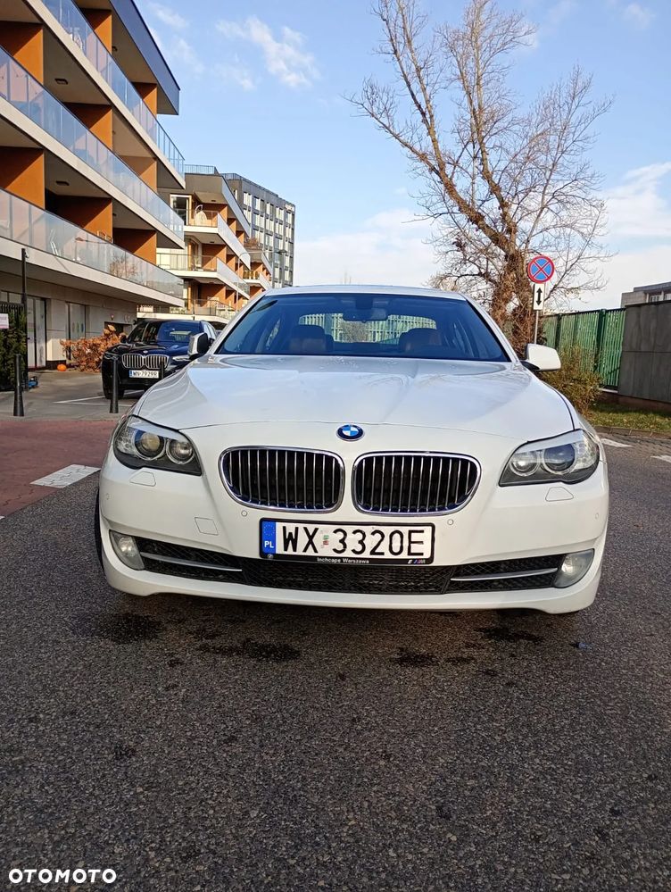 BMW Seria 5 528i xDrive Sport-Aut Luxury Line - 2