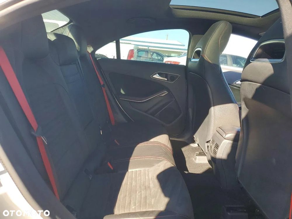 Mercedes-Benz CLA 250 4Matic 7G-DCT Sport - 9