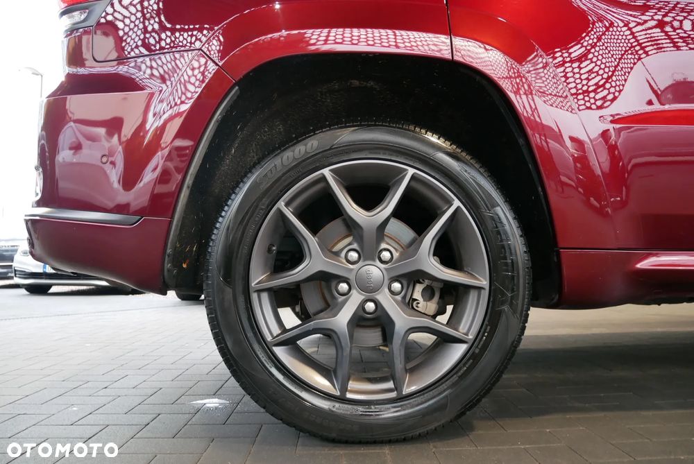 Jeep Grand Cherokee - 33
