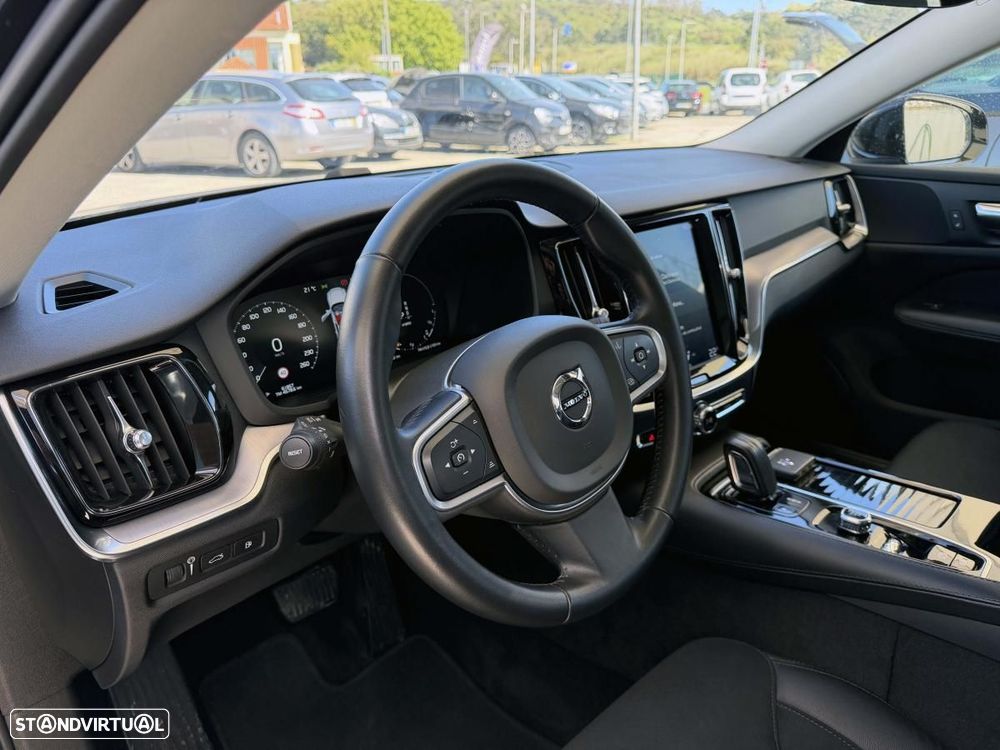 Volvo V60 2.0 T8 AWD TE Momentum Plus - 11