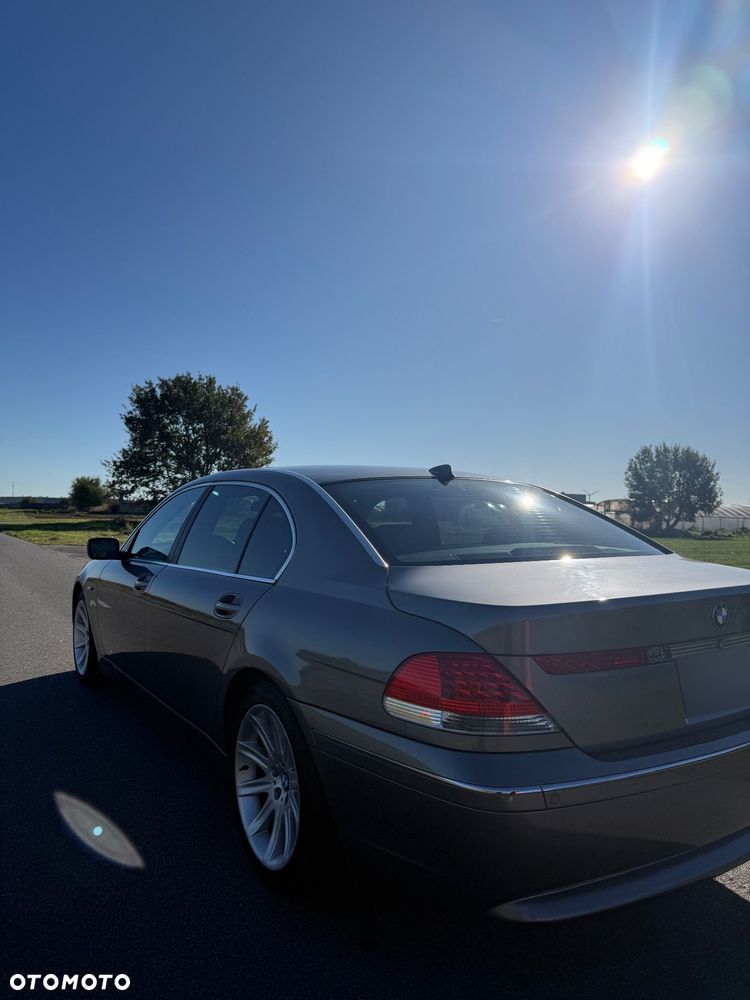 BMW Seria 7 745i L - 3