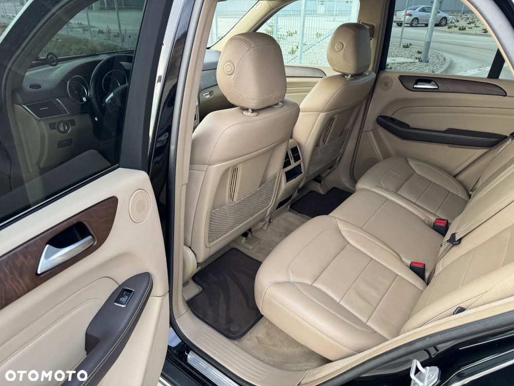 Mercedes-Benz ML - 12