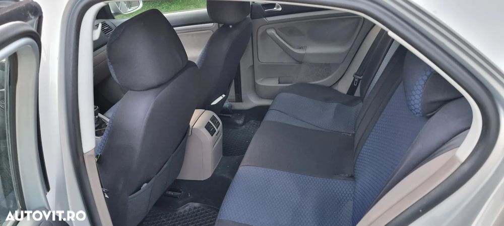 Volkswagen Jetta - 10