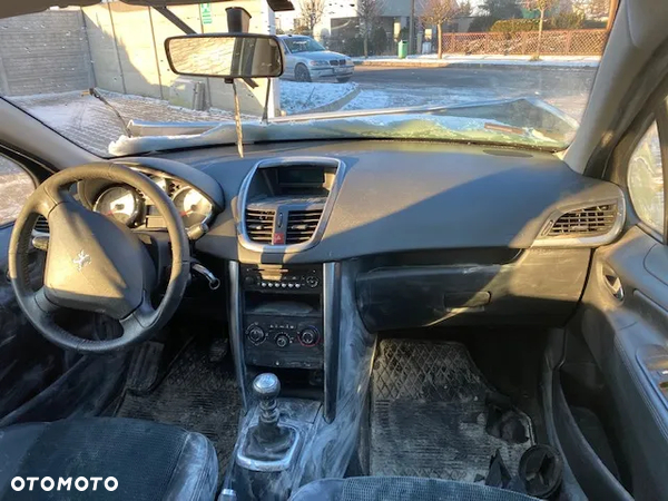 Konsola deska Peugeot 207 komplet pasy