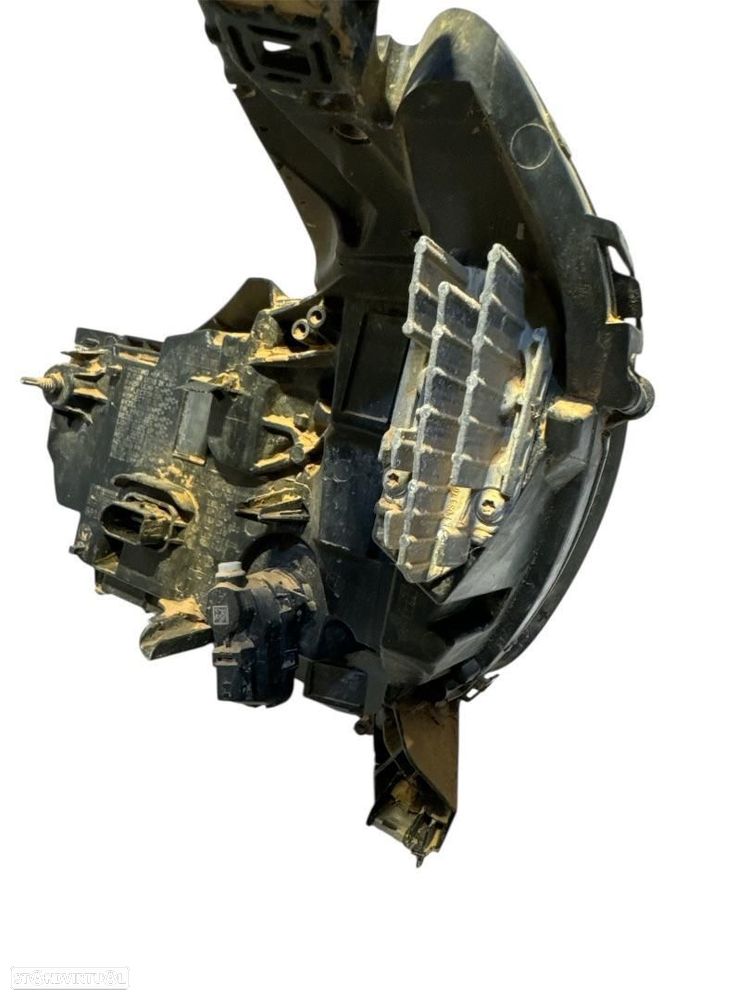 FAROL DIREITO RENAULT CLIO V - 2