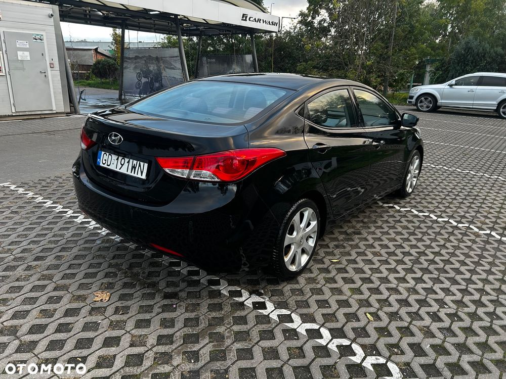 Hyundai Elantra - 17