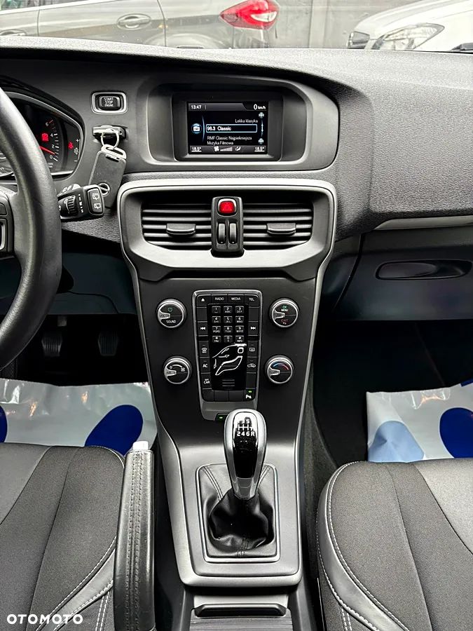 Volvo V40 D2 Drive-E Momentum - 28