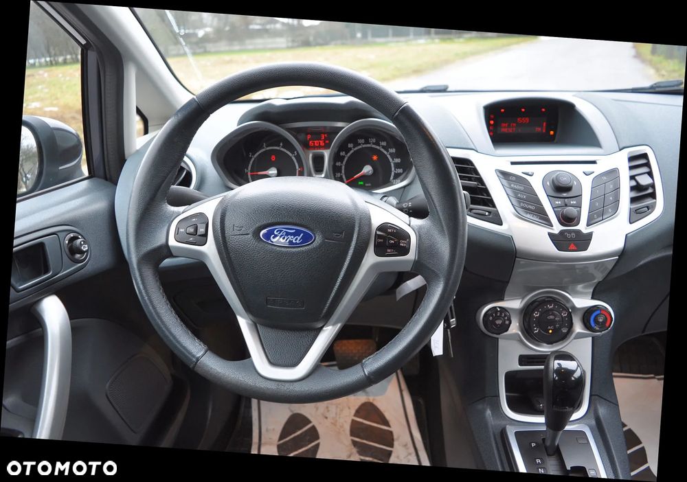 Ford Fiesta 1.4 Autom Titanium - 24