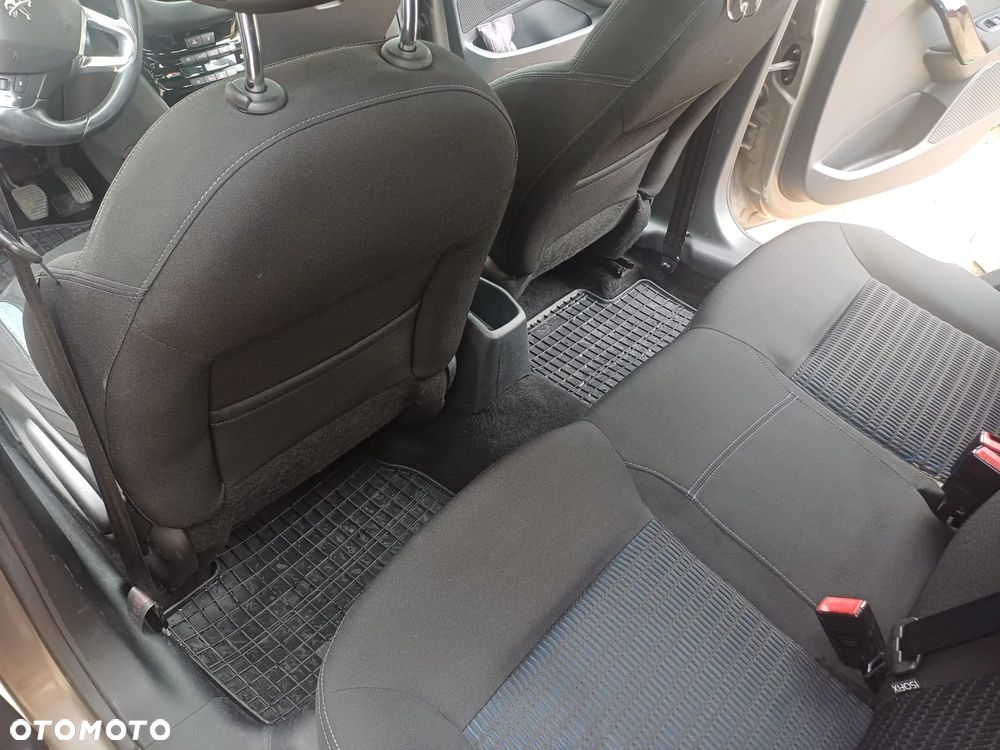 Peugeot 208 1.6 e-HDi Allure STT - 16