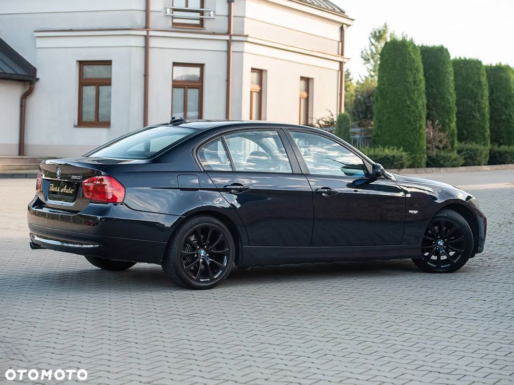 BMW Seria 3 320i Edition Exclusive - 14