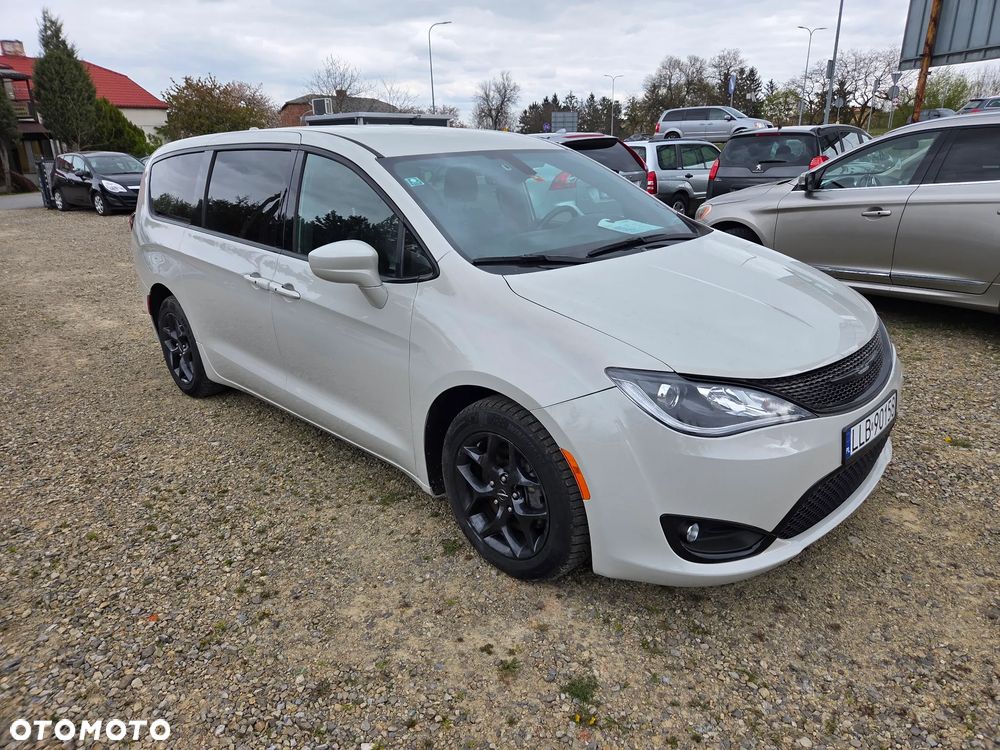 Chrysler Pacifica - 7
