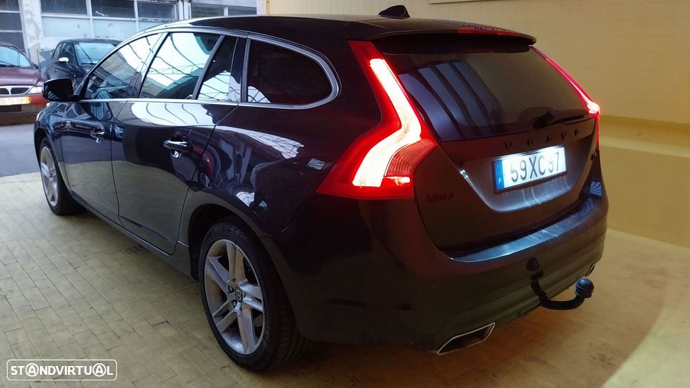 Volvo V60 D6 Plug-In-Hybrid AWD Geartronic Summum - 24
