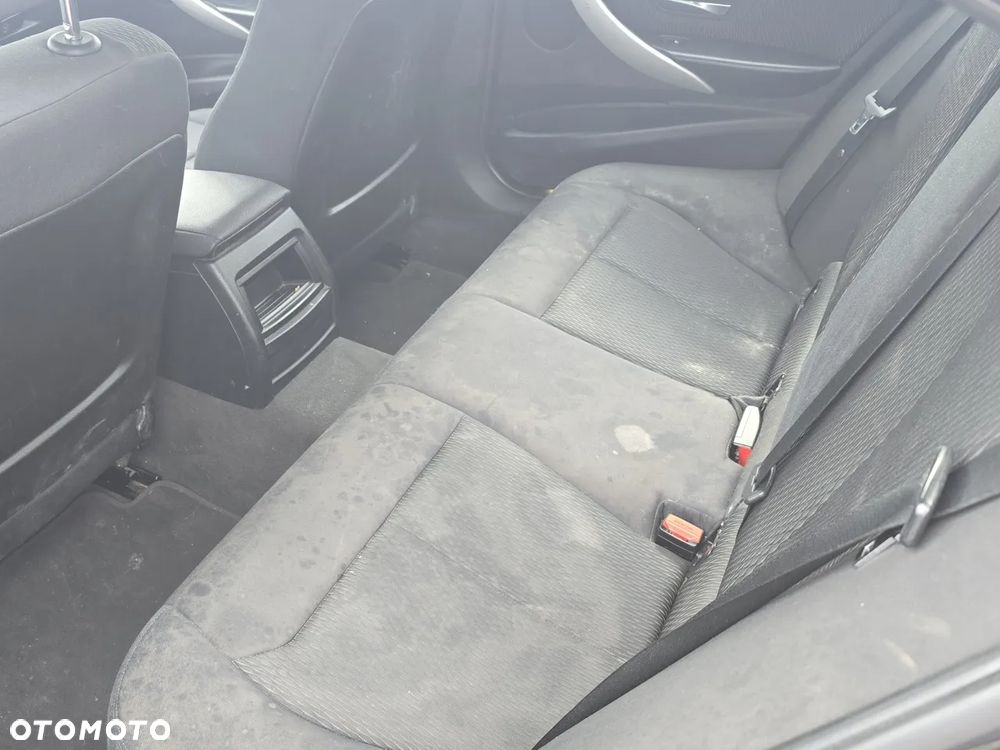 BMW Seria 3 318d - 14