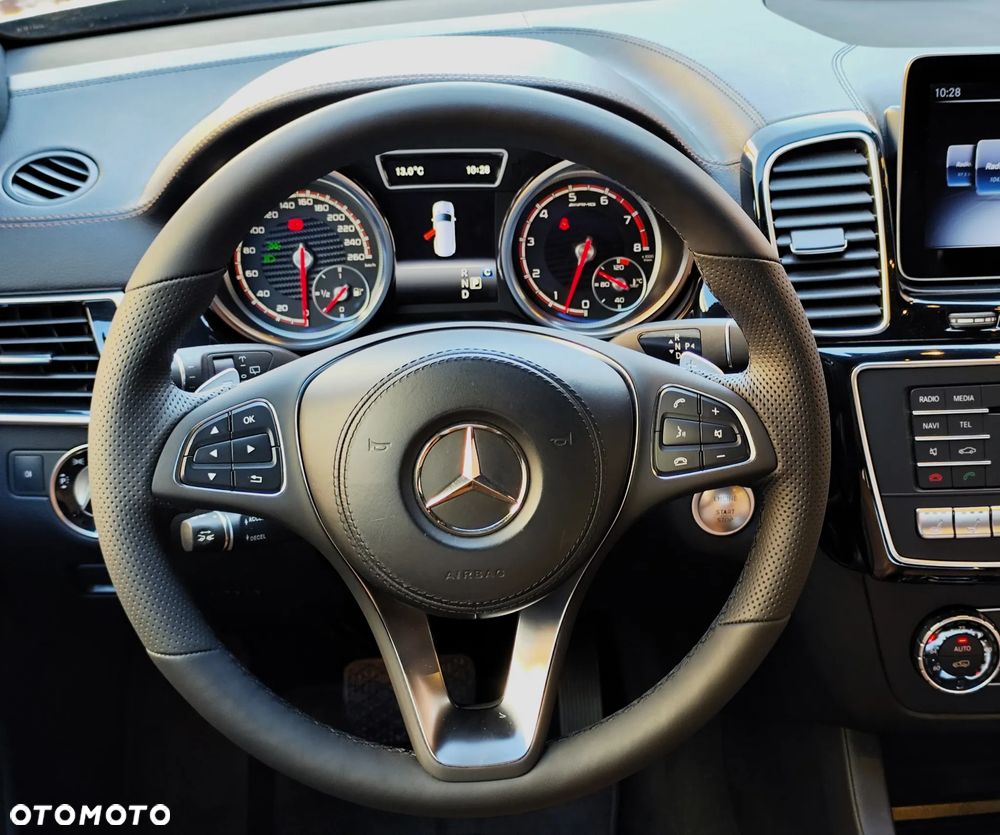 Mercedes-Benz GLS - 25