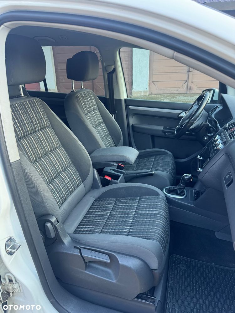 Volkswagen Touran - 20