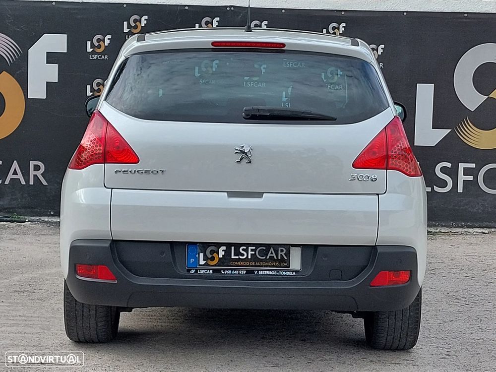 Peugeot 3008 1.6 e-HDi Executive CMP6 - 4