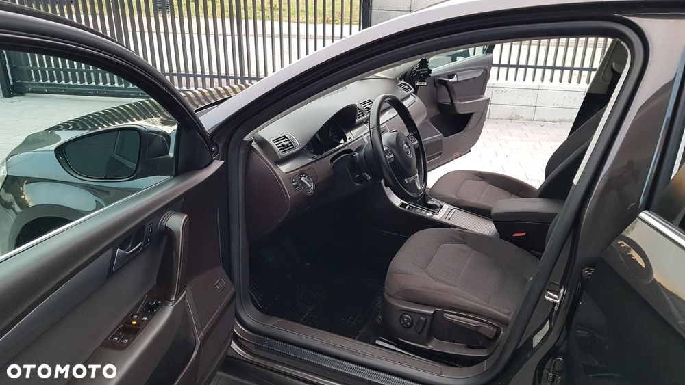 Volkswagen Passat 2.0 TDI DPF Highline - 32