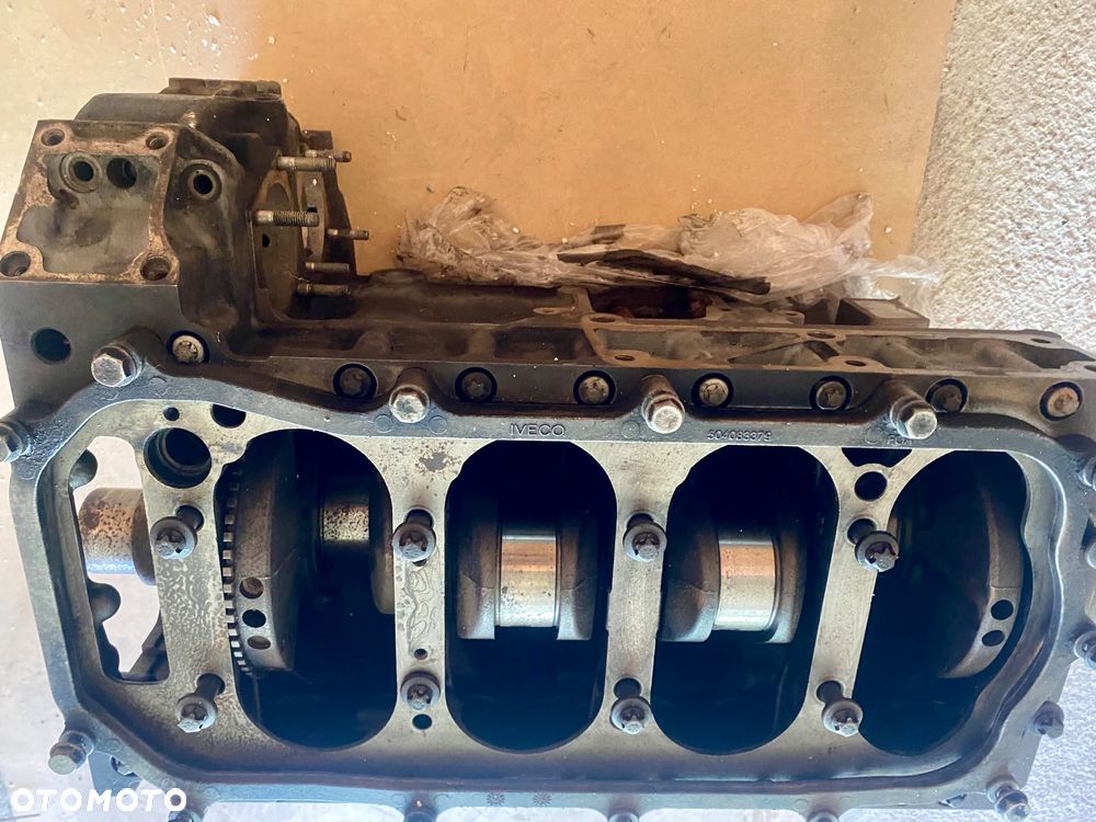 Blok silnika , słupek ,Iveco Daily ,dół,  3.0 Euro 6 z wałem i tłokami po regeneracji ! - 1