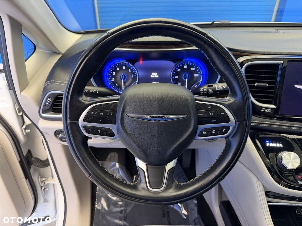 Chrysler Pacifica - 10