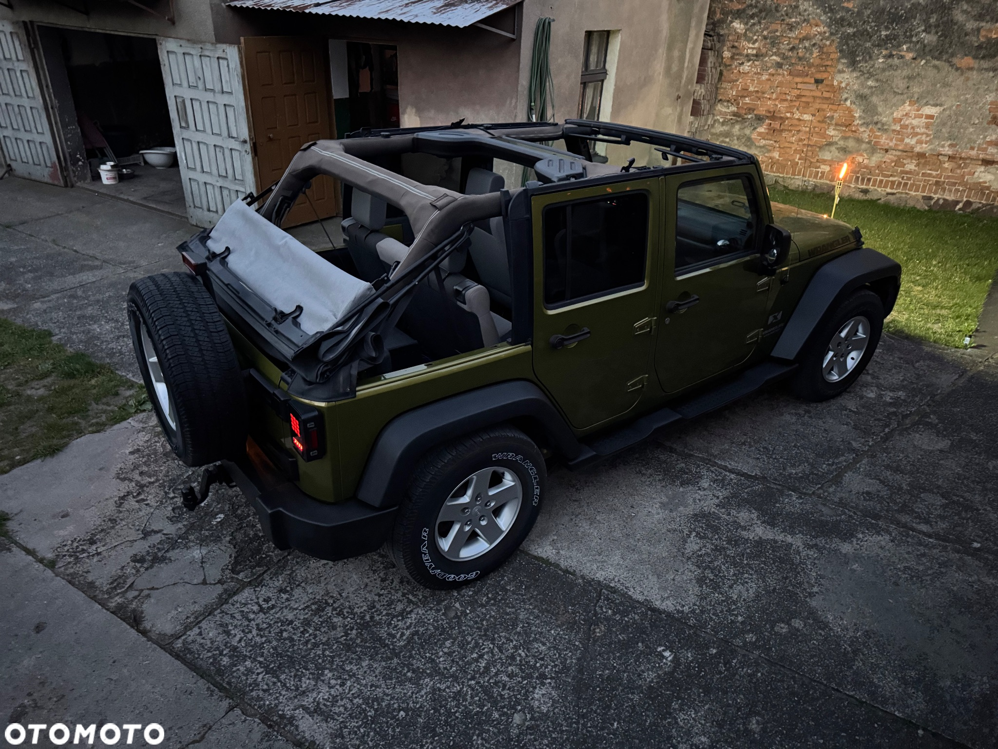 Jeep Wrangler Unlimited 3.8 Automatik Sahara - 8