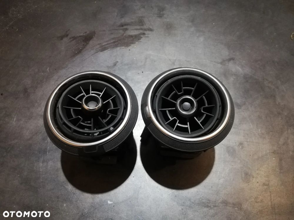 AUDI Q2 KRATKA NAWIEWU DESKI 81A820901E - 1