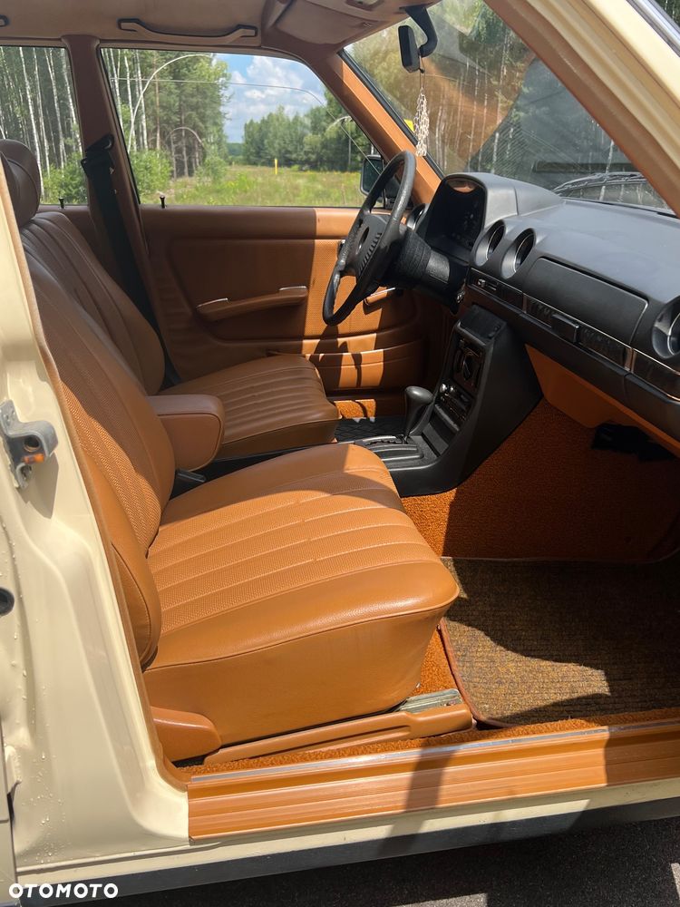 Mercedes-Benz W123 - 12