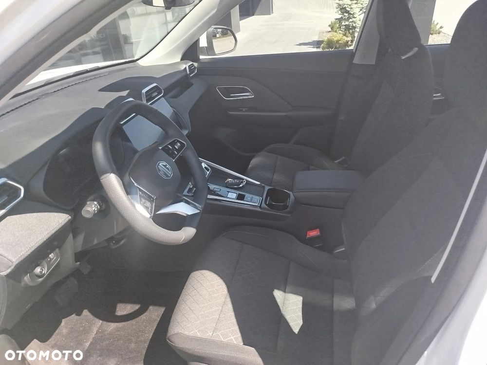 MG ZS Hybrid+ - 8