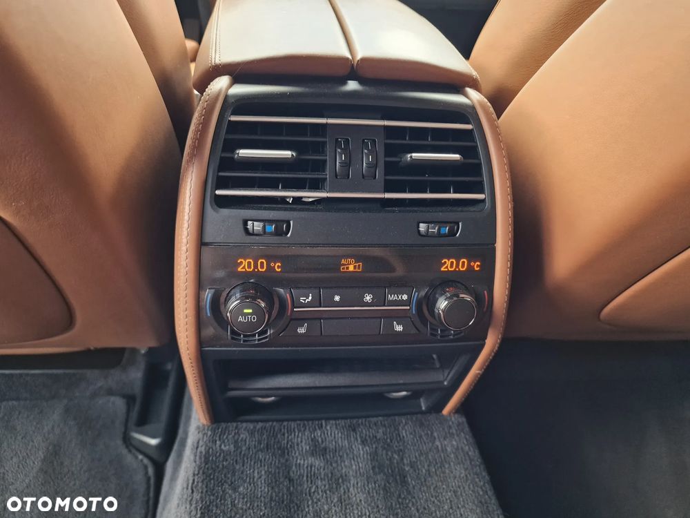 BMW Seria 7 740d - 24