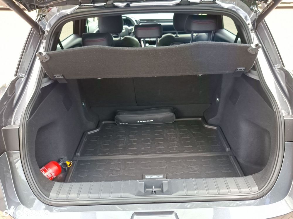 Lexus LBX 1.5 Hybrid Emotion - 21