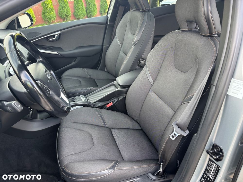 Volvo V40 Cross Country - 17
