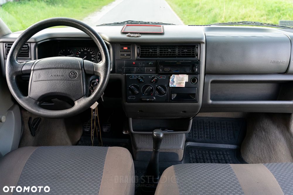 Volkswagen Caravelle - 7