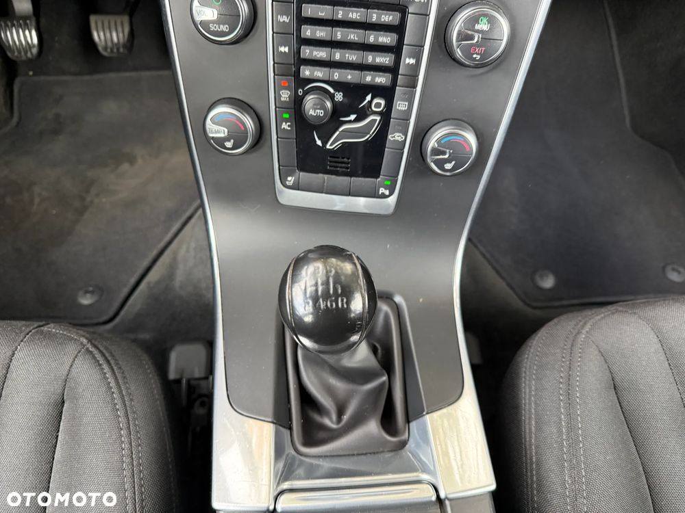 Volvo V60 D3 Momentum - 26