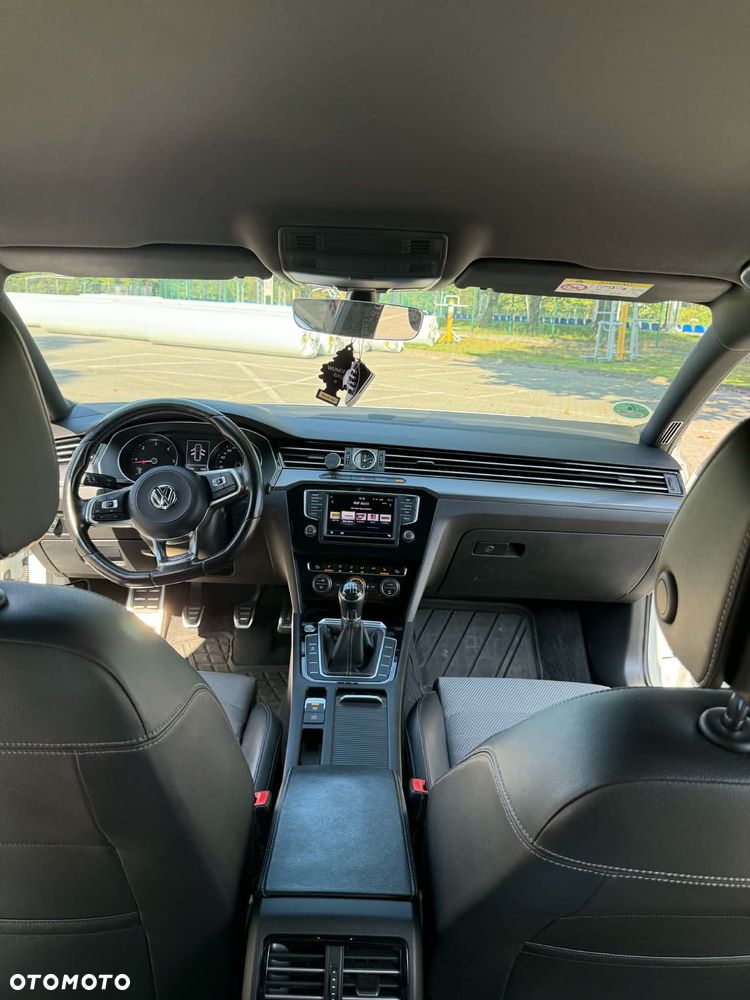 Volkswagen Passat - 8