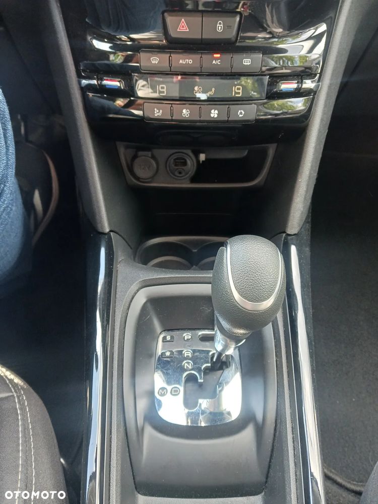 Peugeot 2008 1.2 Pure Tech Allure S&S EAT6 - 10