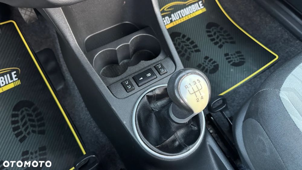 Skoda Fabia 1.2 HTP STYLE EDITION - 40