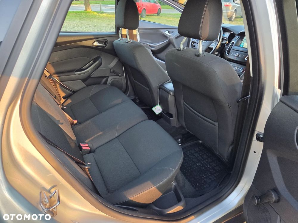 Ford Focus 1.5 TDCi SYNC Edition - 19