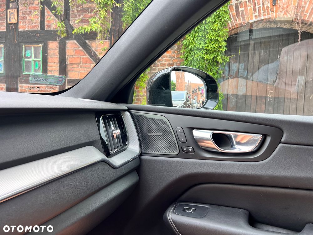 Volvo XC 60 B4 D AWD R-Design - 21