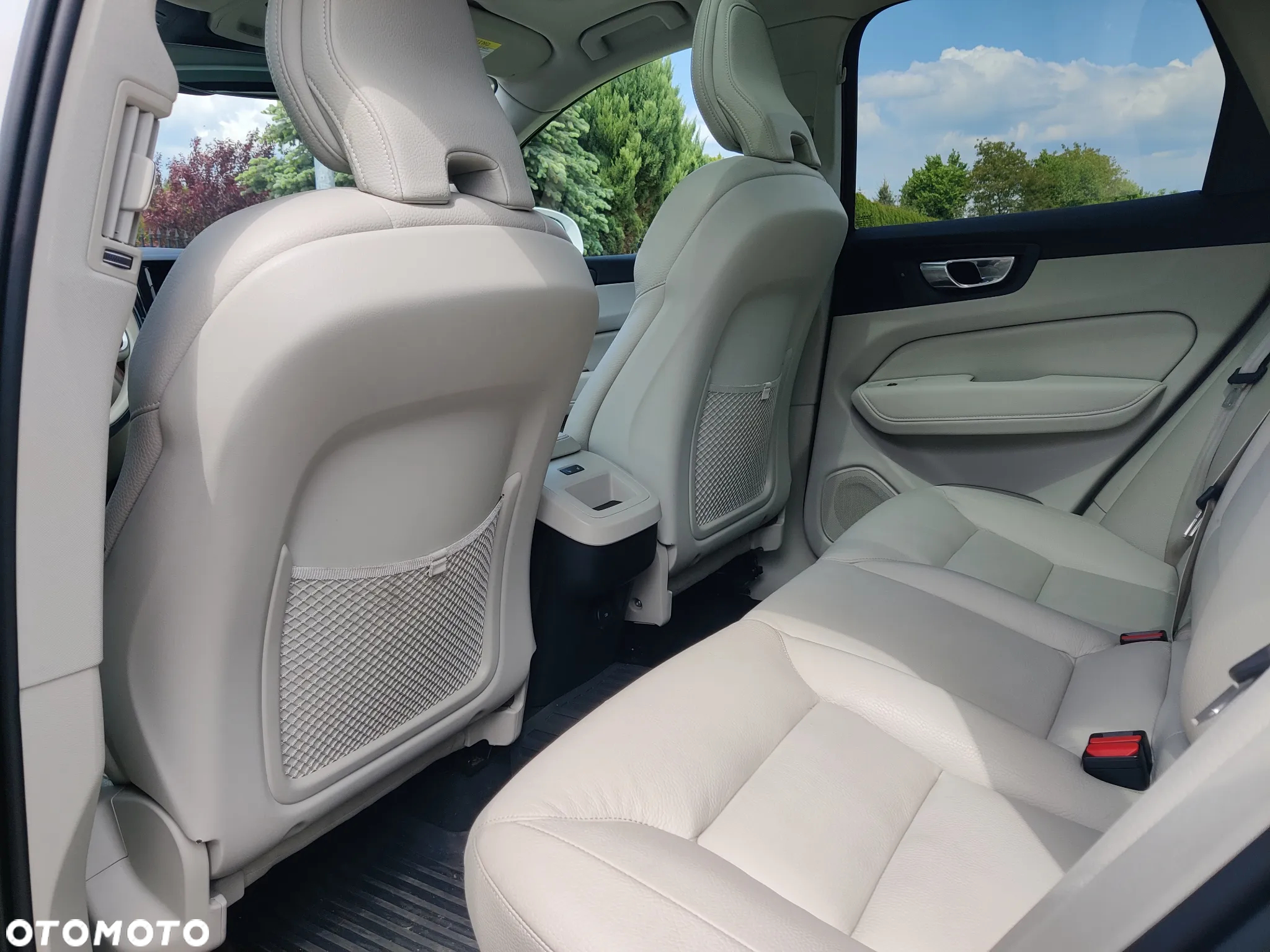 Volvo XC 60 B5 B AWD Momentum Pro - 23