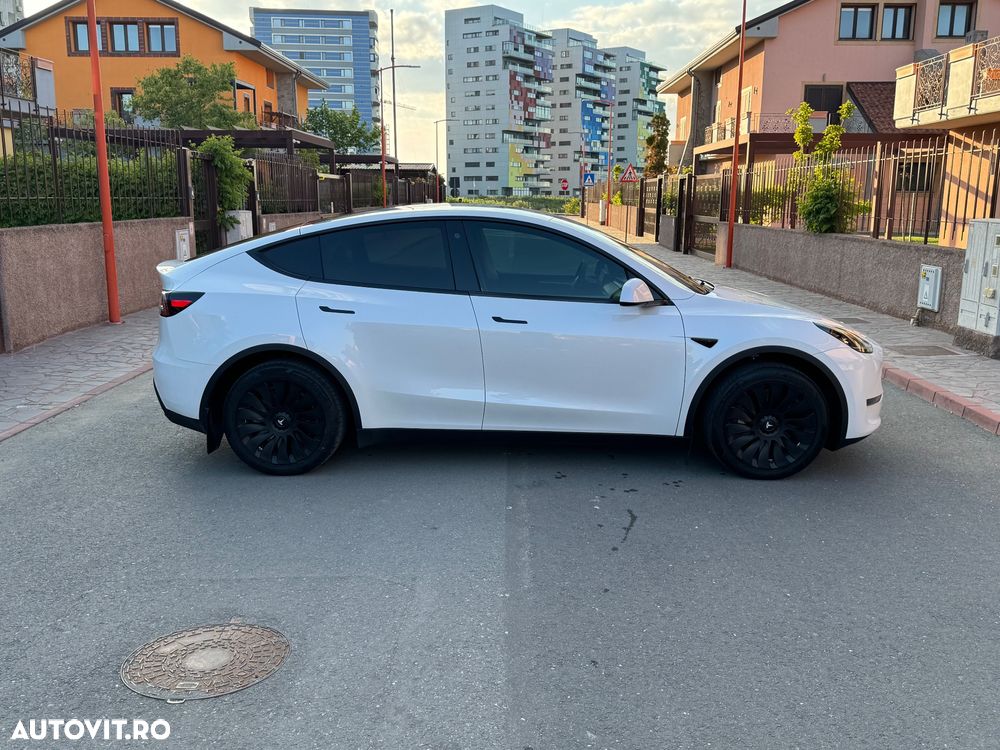 Tesla Model Y - 3