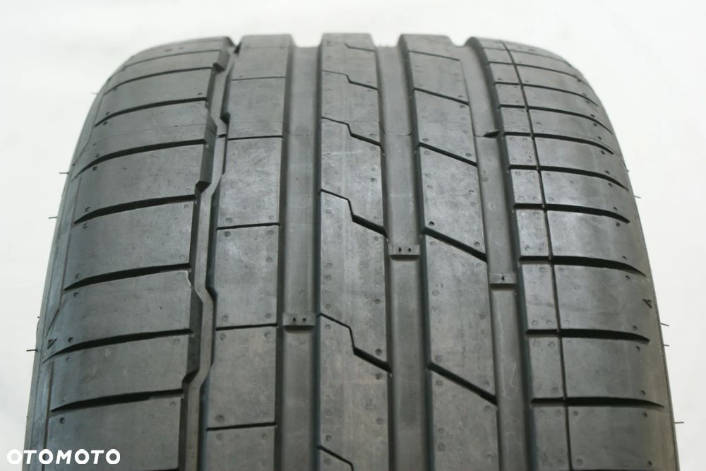 235/35R19 HANKOOK VENTUS S1 EVO3 , 7,1mm 2024r B3156 - 1