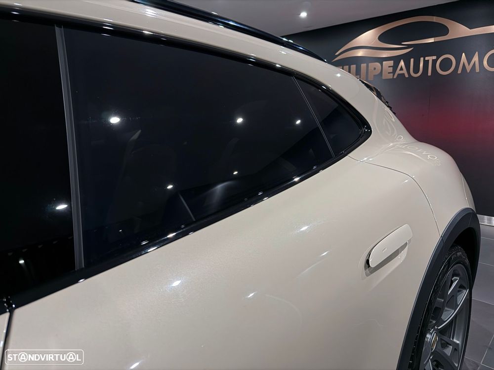 Porsche Taycan Cross Turismo Turbo - 12