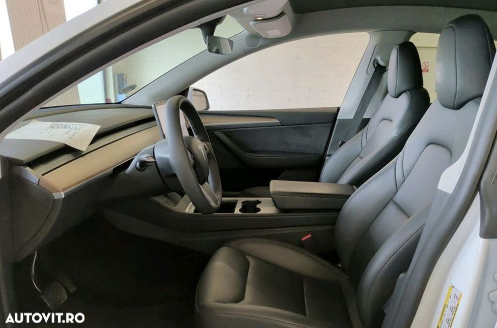 Tesla Model Y Long Range Dual Motor AWD - 5