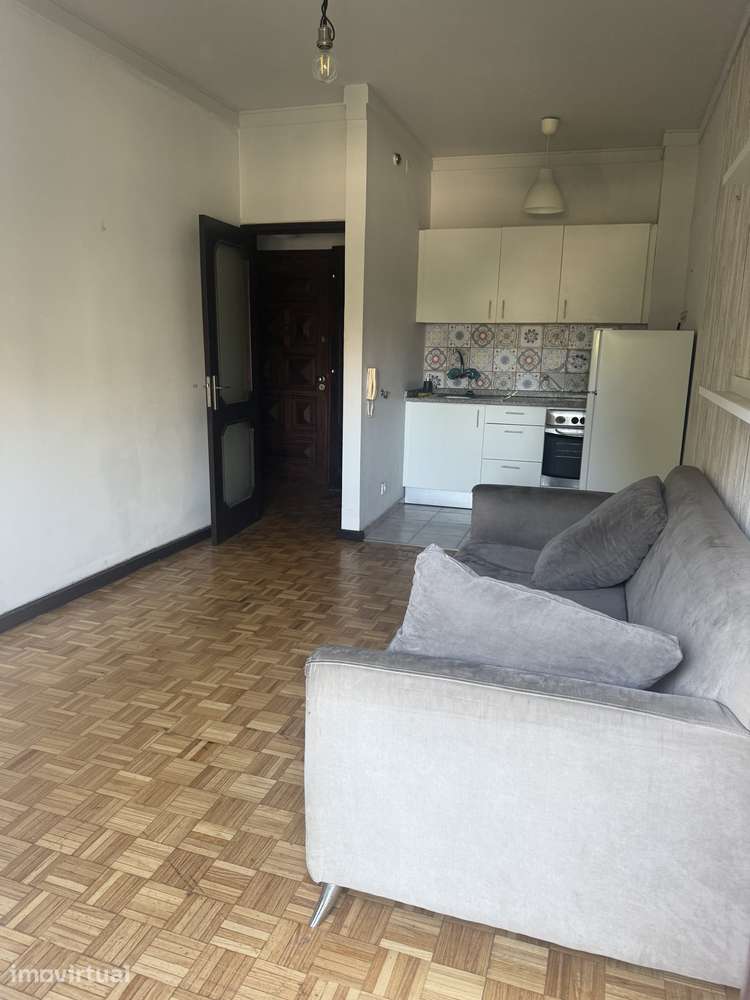T1 centro Porto - Junto escola António Nobre - Grande imagem: 4/9