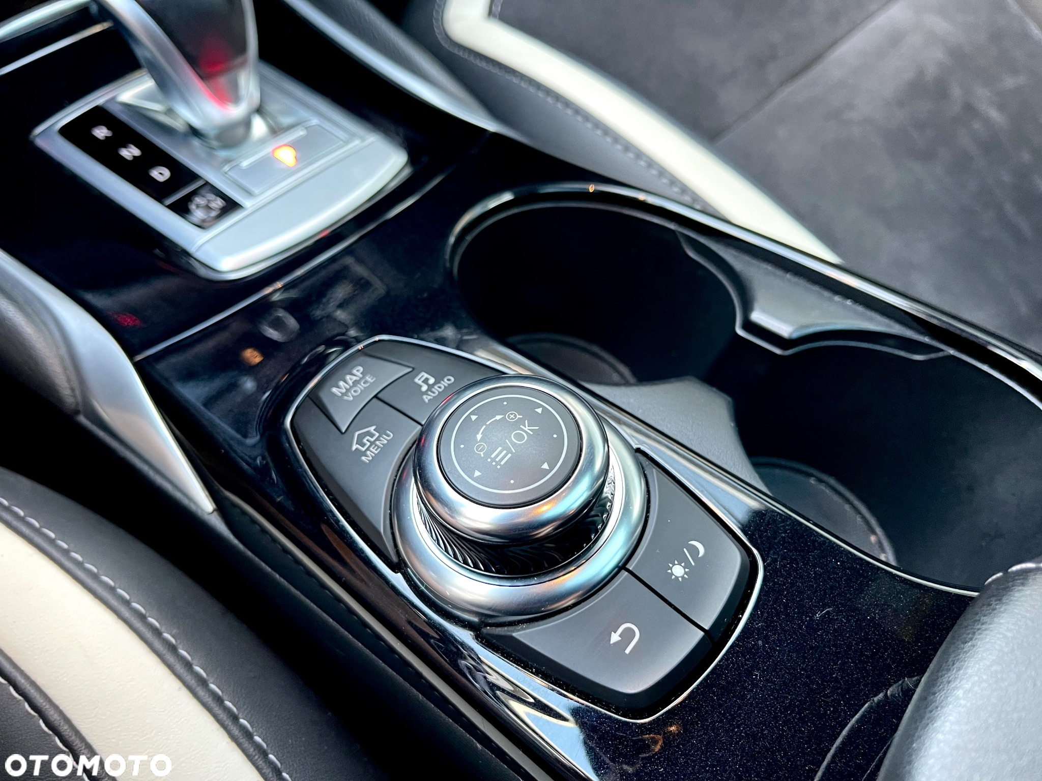 Infiniti Q30 2.0t Sport AWD 7DCT - 28