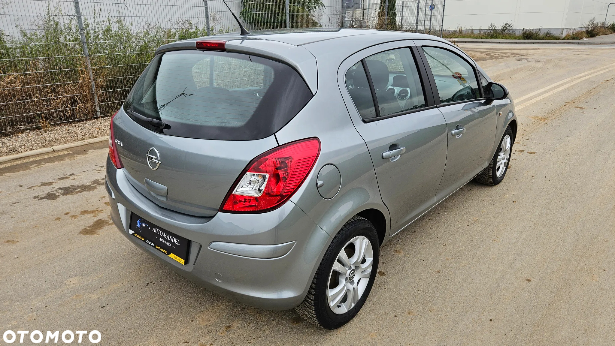 Opel Corsa 1.2 16V Cosmo - 4