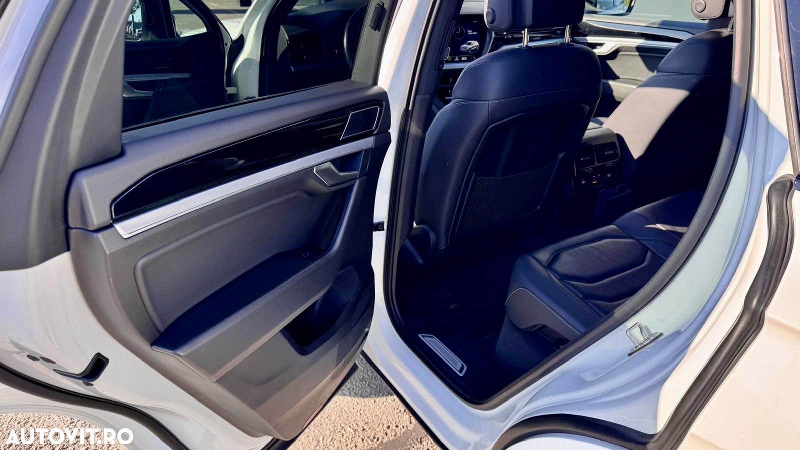 Volkswagen Touareg V6 TDI R-Style - 16