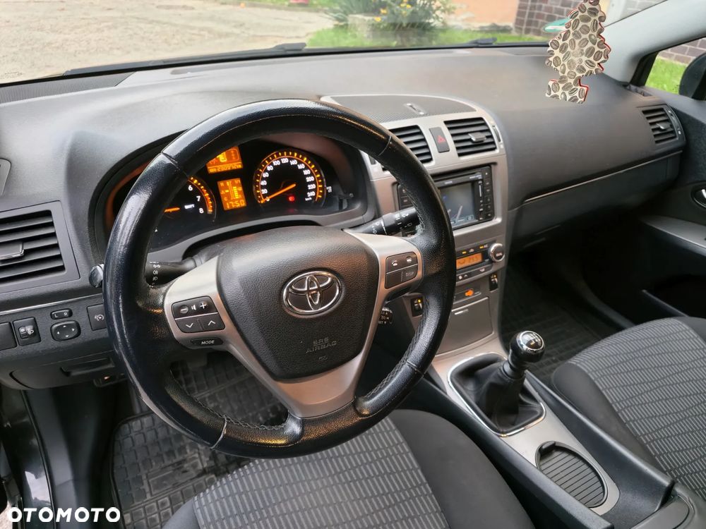Toyota Avensis 1.6 Premium - 25
